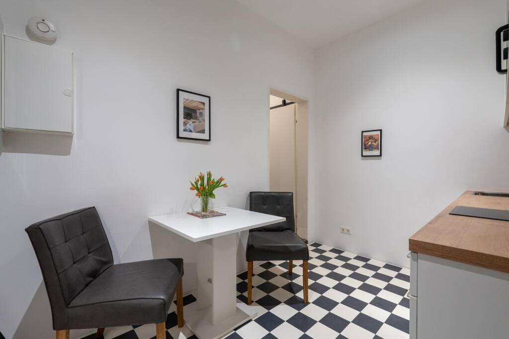 Апартаменты Practical 1Br Flat By Center By Hm Вена Экстерьер фото